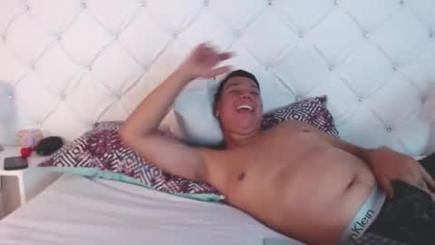 Snapshot of ryder_n_violet chatting on 02-11-25, 03:40 Ryder and Violet online show from 02-11-25, 03:40