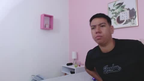 Snapshot of ryder_n_violet chatting on 02-21-25, 05:13 Ryder and Violet online show from 02-21-25, 05:13