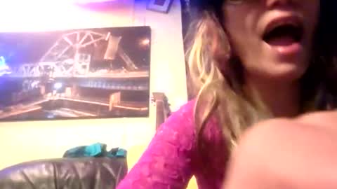Snapshot of ryliemackenzie93 chatting on 03-25-26, 10:54 ryliemackenzie93 online show from 03-25-26, 10:54