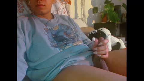 Snapshot of ryssem chatting on 12-14-24, 09:13 Emryss online show from 12-14-24, 09:13