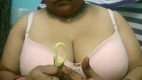 Snapshot of s03286 chatting on 10-09-25, 05:22 HotLovers online show from 10-09-25, 05:22