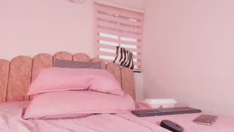 Snapshot of s_sofia_ chatting on 06-30-26, 07:15 s_sofia_ online show from 06-30-26, 07:15