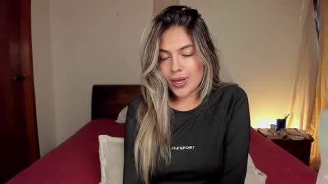 Snapshot of s_u_n_r_i_s_e_e chatting on 01-07-25, 03:03 Leslie Beltrn online show from 01-07-25, 03:03