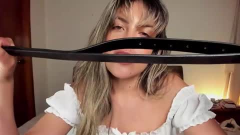 Snapshot of s_u_n_r_i_s_e_e chatting on 02-20-25, 02:07 Leslie Beltrn online show from 02-20-25, 02:07