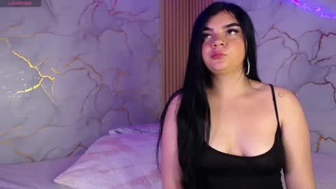 saaraaah_ online show from 11-25-25, 12:38