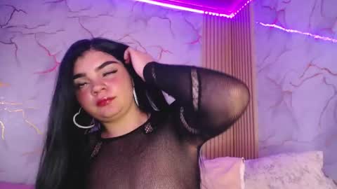 saaraaah_ online show from 11-28-25, 06:38