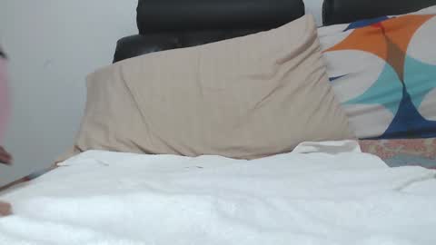 saaramiller     online show from 01-27-25, 04:20