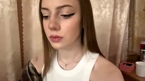 Snapshot of sabinakeeser chatting on 11-30-25, 07:51 Mika online show from 11-30-25, 07:51