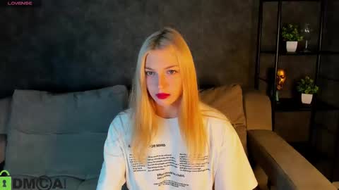 Snapshot of sabrina_moun chatting on 10-18-25, 09:21 sabrina_moun online show from 10-18-25, 09:21