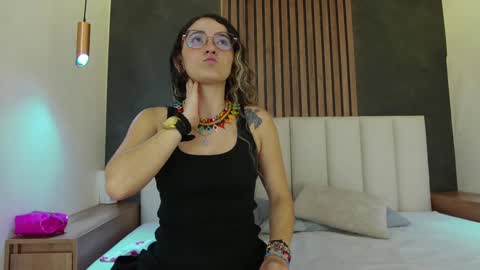 Snapshot of sabrinaa_fox_ chatting on 12-03-24, 02:47 Sabrina online show from 12-03-24, 02:47