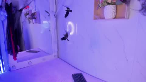 mariana  online show from 10-28-25, 04:49