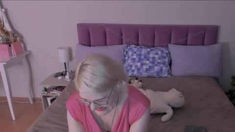 Sabrina MacMarren online show from 01-17-25, 02:18