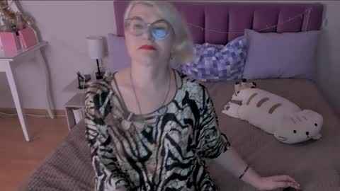 Sabrina MacMarren online show from 01-19-25, 05:28