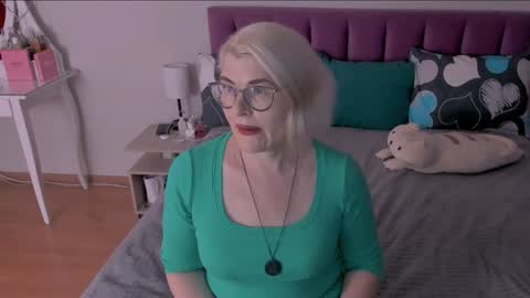 Sabrina MacMarren online show from 01-22-25, 03:29