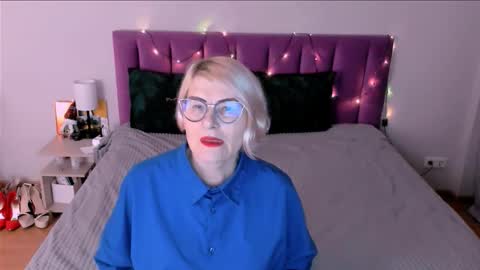 Sabrina MacMarren online show from 12-18-25, 02:34