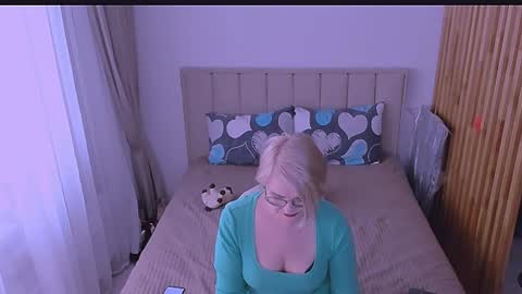 Sabrina MacMarren online show from 04-06-26, 01:12