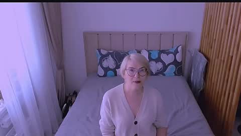 Sabrina MacMarren online show from 04-10-26, 09:25