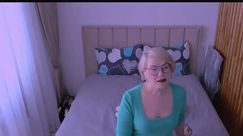 Snapshot of sabrinamacmarren chatting on 04-18-26, 10:19 Sabrina MacMarren online show from 04-18-26, 10:19