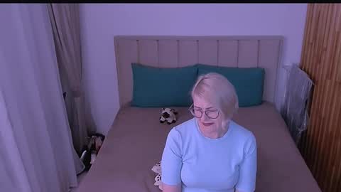 Snapshot of sabrinamacmarren chatting on 04-24-26, 06:21 Sabrina MacMarren online show from 04-24-26, 06:21