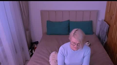 Snapshot of sabrinamacmarren chatting on 04-29-26, 05:30 Sabrina MacMarren online show from 04-29-26, 05:30