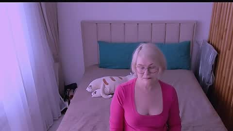 Snapshot of sabrinamacmarren chatting on 04-30-26, 11:27 Sabrina MacMarren online show from 04-30-26, 11:27