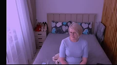 Snapshot of sabrinamacmarren chatting on 05-11-26, 04:04 Sabrina MacMarren online show from 05-11-26, 04:04