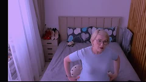 Snapshot of sabrinamacmarren chatting on 05-13-26, 02:03 Sabrina MacMarren online show from 05-13-26, 02:03