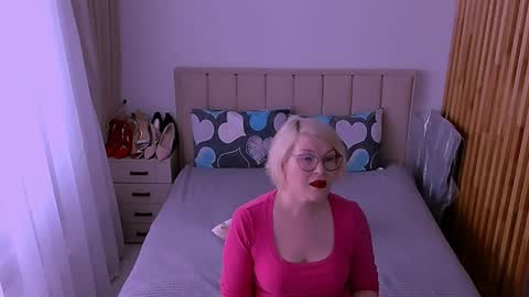 Snapshot of sabrinamacmarren chatting on 05-21-26, 10:00 Sabrina MacMarren online show from 05-21-26, 10:00