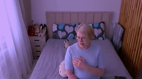 Snapshot of sabrinamacmarren chatting on 05-22-26, 10:21 Sabrina MacMarren online show from 05-22-26, 10:21