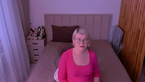 Snapshot of sabrinamacmarren chatting on 05-31-26, 06:09 Sabrina MacMarren online show from 05-31-26, 06:09