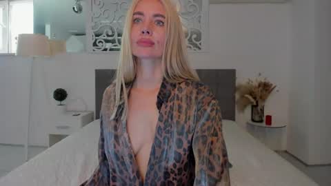 Snapshot of sabrinasharm chatting on 07-07-26, 07:56 Sabrina online show from 07-07-26, 07:56