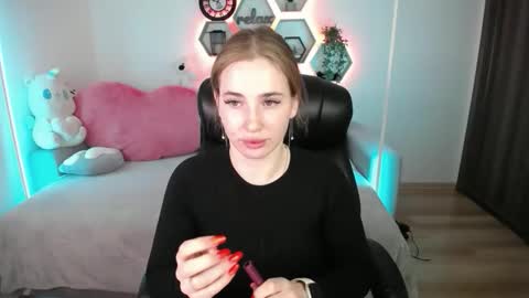 Snapshot of sabrinviolet chatting on 04-27-26, 08:01 Sabrina Violet online show from 04-27-26, 08:01