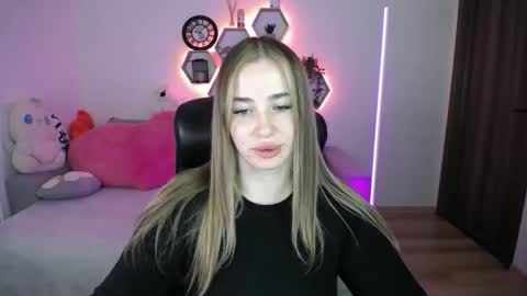 Snapshot of sabrinviolet chatting on 05-03-26, 08:09 Sabrina Violet online show from 05-03-26, 08:09