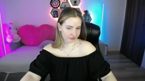 Snapshot of sabrinviolet chatting on 06-20-26, 08:17 Sabrina Violet online show from 06-20-26, 08:17