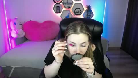 Snapshot of sabrinviolet chatting on 06-23-26, 09:29 Sabrina Violet online show from 06-23-26, 09:29