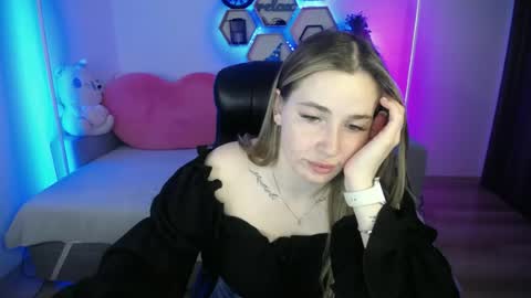 Snapshot of sabrinviolet chatting on 07-01-26, 08:05 Sabrina Violet online show from 07-01-26, 08:05