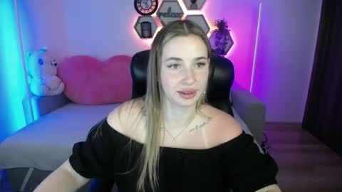 Snapshot of sabrinviolet chatting on 07-06-26, 08:22 Sabrina Violet online show from 07-06-26, 08:22