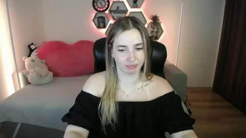 Snapshot of sabrinviolet chatting on 07-14-26, 08:08 Sabrina Violet online show from 07-14-26, 08:08