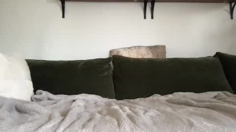 Beezy online show from 02-22-25, 05:57