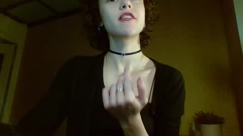 Snapshot of sadnimf chatting on 10-26-25, 11:42 Rose online show from 10-26-25, 11:42