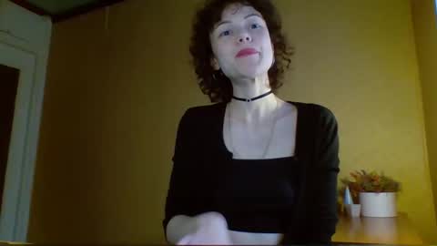 Snapshot of sadnimf chatting on 10-27-25, 12:42 Rose online show from 10-27-25, 12:42