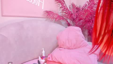 Snapshot of saekohofman chatting on 12-19-24, 07:40 Mara online show from 12-19-24, 07:40