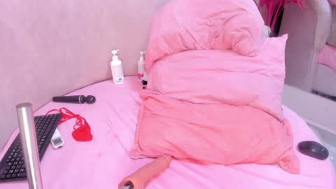 Snapshot of saekohofman chatting on 12-24-24, 08:22 Mara online show from 12-24-24, 08:22