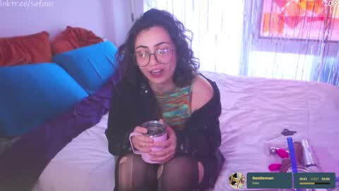 Snapshot of safaeri chatting on 04-24-26, 10:01 Safa online show from 04-24-26, 10:01