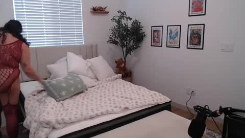 Snapshot of sagehaven chatting on 12-21-24, 10:51 Sage online show from 12-21-24, 10:51