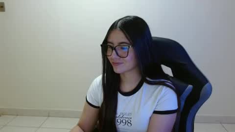 Snapshot of sahaliefox_ chatting on 06-22-26, 09:01 Sahaliefox online show from 06-22-26, 09:01