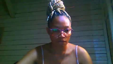 Snapshot of saida472627 chatting on 11-15-25, 10:45 saida472627 online show from 11-15-25, 10:45
