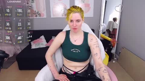 Adel online show from 04-04-26, 12:35