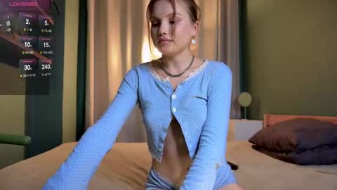 Snapshot of saint_sofia chatting on 09-19-25, 03:24 Sofia makes insane in your brain online show from 09-19-25, 03:24