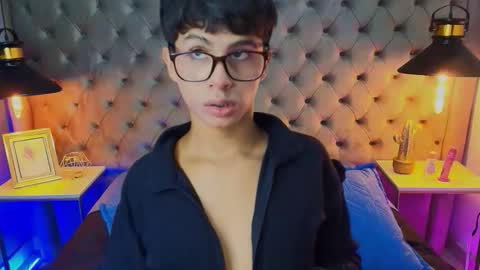 Snapshot of saintdangelo chatting on 05-05-26, 12:46 Santi online show from 05-05-26, 12:46